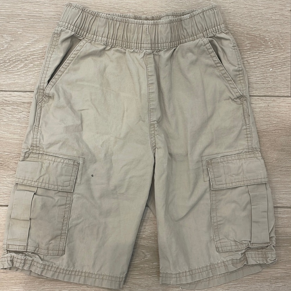 Childrens Place Boys Size 10 cargo shorts.